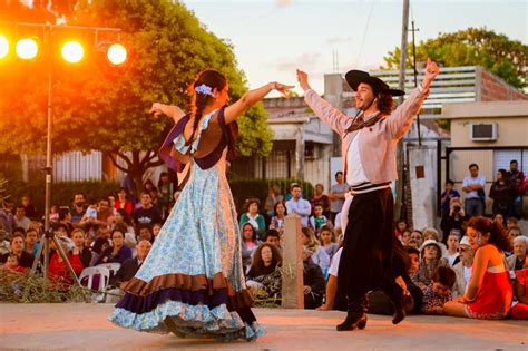 What is the Most Popular Dance in Argentina: A Detailed Exploration of its Cultural and Social Importance